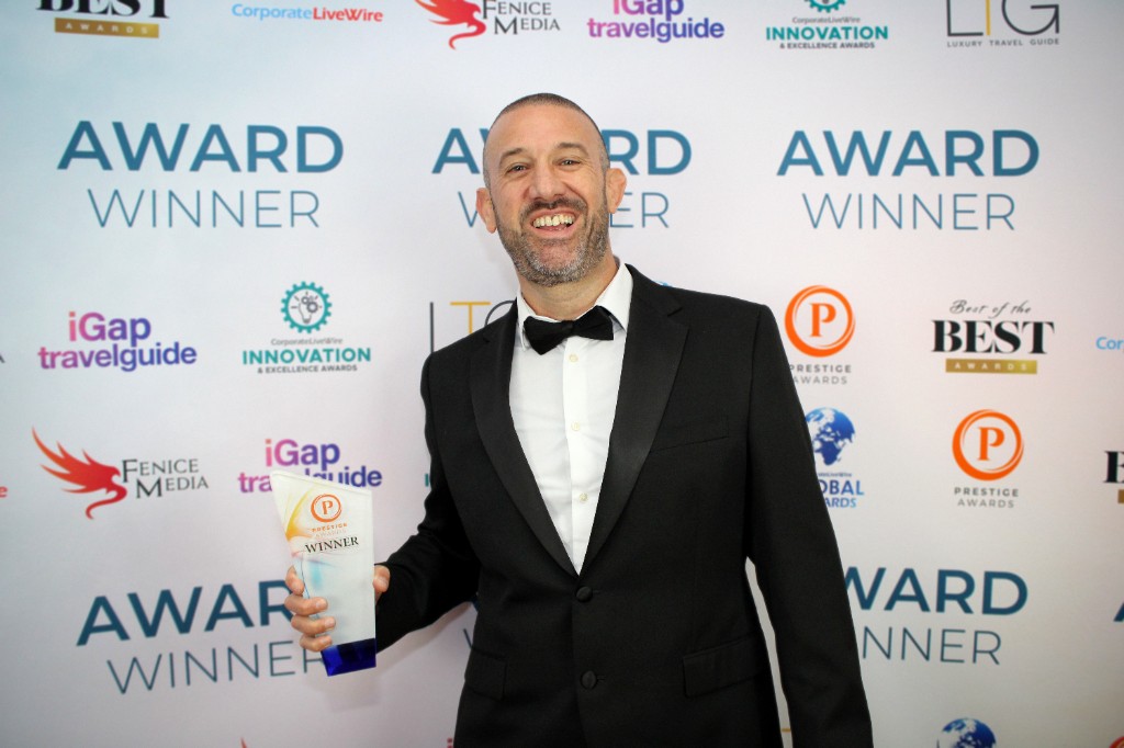 Darren Pyefinch with the Prestige Online Fitness & Weight Loss Coach of the Year award
